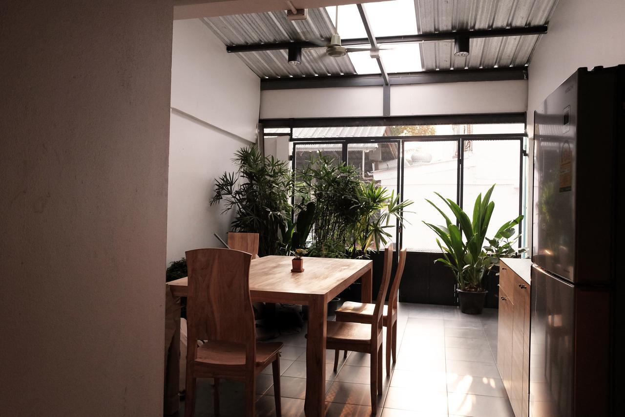 Phresh Hostel Bangkok Exterior photo