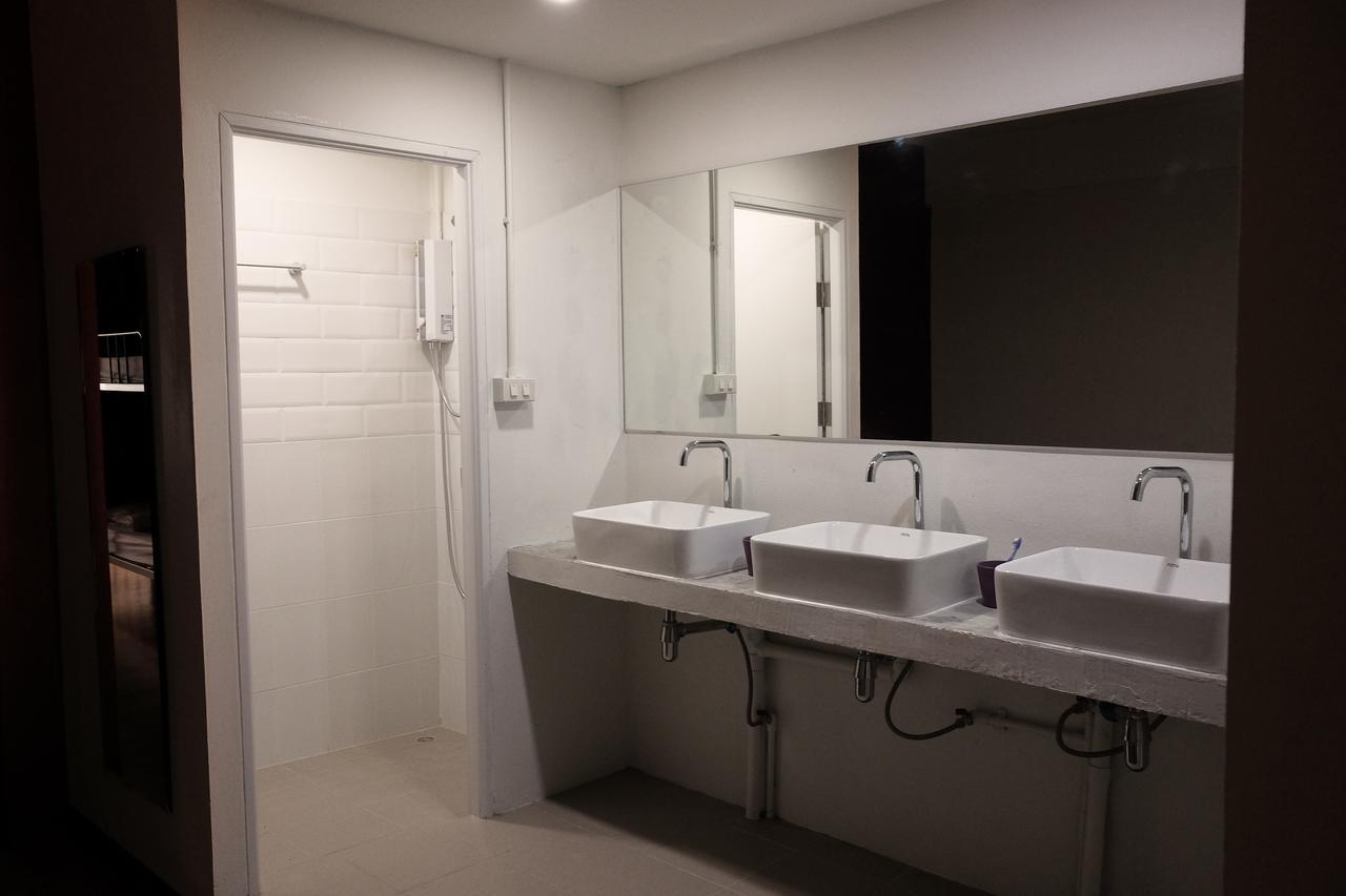 Phresh Hostel Bangkok Exterior photo