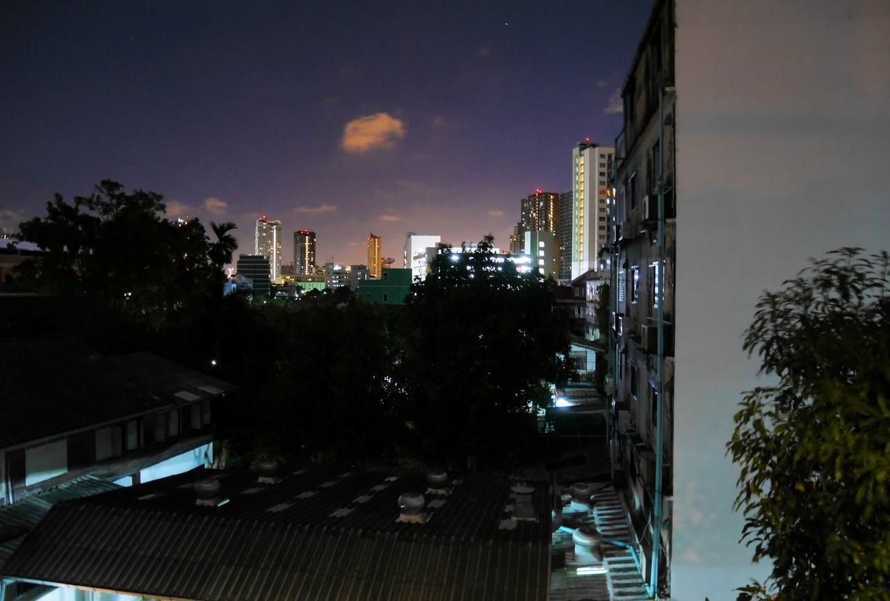 Phresh Hostel Bangkok Exterior photo