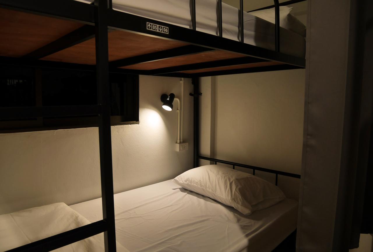 Phresh Hostel Bangkok Exterior photo